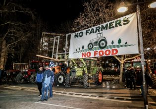 Αγρότες: Μπήκαν στο κέντρο της Λάρισας με τέρμα τα… γκάζια – Διανυκτέρευση στην πλατεία