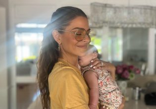 Η Μαρία Μενούνος αγκαλιά με την κόρη της στο Instagram