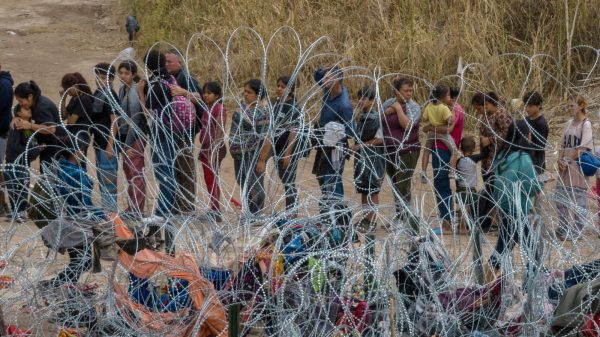 ΗΠΑ: Τραμπ και Μπάιντεν την ίδια μέρα στα σύνορα με το Μεξικό – Στον προεκλογικό αγώνα η μετανάστευση