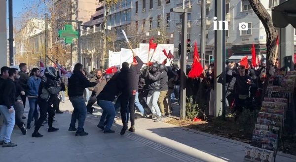 Ένταση στα Προπύλαια λίγο πριν την έναρξη του πανεκπαιδευτικού συλλαλητηρίου