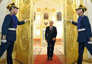 Οι θεωρίες συνωμοσίας, η καταστολή και η συκοφαντία καθορίζουν τη Ρωσία του Πούτιν