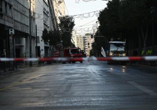 Βόμβα στη Σταδίου: Δεν πρόκειται να αφήσουμε την τρομοκρατία να αναβιώσει, διαμηνύει ο Χρυσοχοΐδης