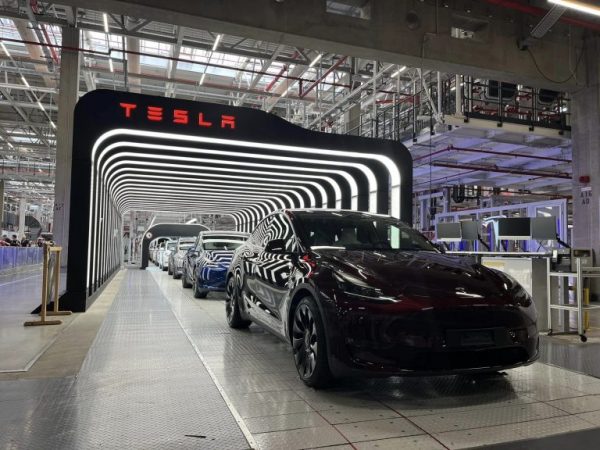 Tesla: Αναταράξεις για την εταιρεία του Ελον Μασκ – Τα εμπόδια που αντιμετωπίζει