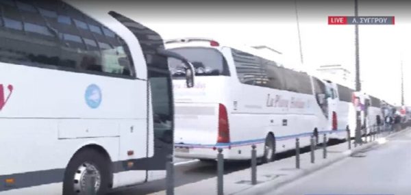 Τουριστικά λεωφορεία: «Χειρόφρενο» στη Συγγρού – Πανελλήνια διαμαρτυρία των ιδιοκτητών