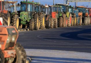 Χαλκιδική: Οι αγρότες κλείνουν επ’ αόριστον την Εθνική Οδό Θεσσαλονίκης-Μουδανιών