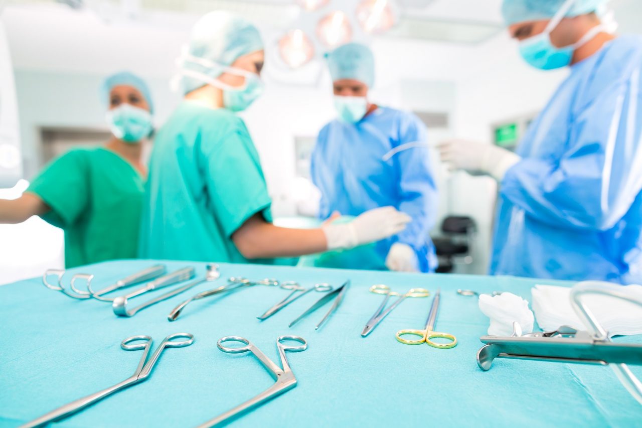 Επιμένει στο «νόμιμο» φακελάκι η κυβέρνηση - Εντός Μαρτίου ξεκινούν τα απογευματινά χειρουργεία