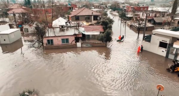 Αττάλεια: Πλημμύρισαν δρόμοι και σπίτια μετά τη σφοδρή κακοκαιρία – Ένας νεκρός