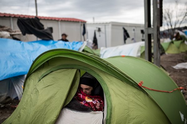 «Μια ματιά από το παράθυρό μου» – Γυναίκες μοιράζονται τις εμπειρίες τους σε προσφυγικούς καταυλισμούς