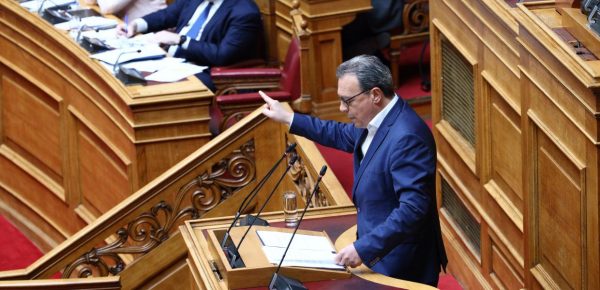 Φάμελλος: Κραυγαλέα παραβίαση του Συντάγματος – Τα πανεπιστήμια δεν είναι επιχειρήσεις