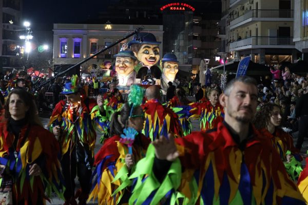 Συναγερμός στην Πάτρα – Χάθηκαν στην παρέλαση δύο κορίτσια ΑμεΑ