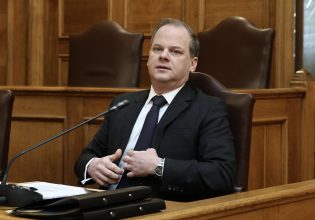 Στη Βουλή δικογραφία κατά του Κώστα Αχ. Καραμανλή για το δυστύχημα των Τεμπών