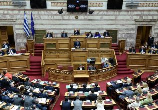 Σε εξέλιξη η ψηφοφορία στη Βουλή για τα ιδιωτικά ΑΕΙ – Δείτε live