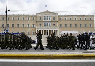 Ολοκληρώθηκε η στρατιωτική παρέλαση στην Αθήνα για την 25η Μαρτίου – Δείτε φωτογραφίες και βίντεο