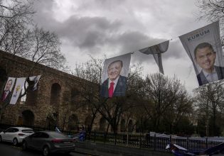 Τουρκία – εκλογές: Οι τελευταίες δημοσκοπήσεις και η προσευχή του Ερντογάν στην Αγία Σοφία