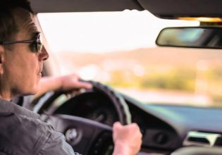 Γιατί δεν πρέπει να φοράμε γυαλιά ηλίου στην οδήγηση – Ο κίνδυνος που λίγοι γνωρίζουν