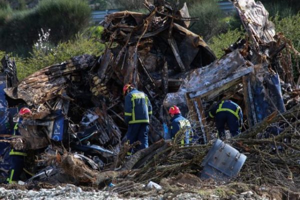 Μπάζωμα στα Τέμπη: Τι λένε Τριαντόπουλος και Π. Μαρινάκης