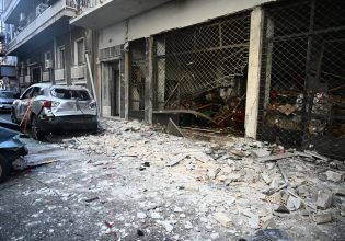 Βομβαρδισμένο τοπίο η περιοχή μετά την έκρηξη στην κάβα στην Καλλιθέα – Συγκλονίζουν οι μαρτυρίες κατοίκων