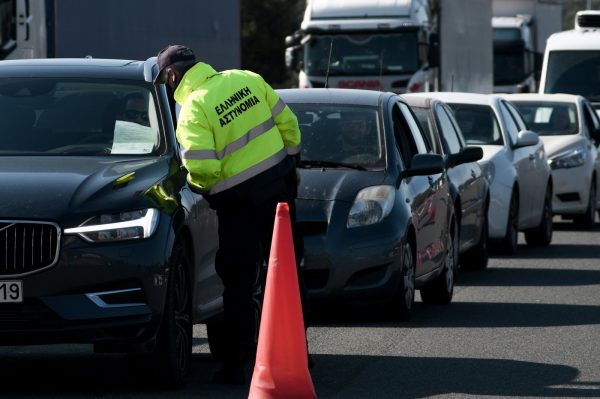 Καθαρά Δευτέρα: Με μεγάλες καθυστερήσεις και… καραμπόλα εξελίσσεται η έξοδος των εκδρομέων