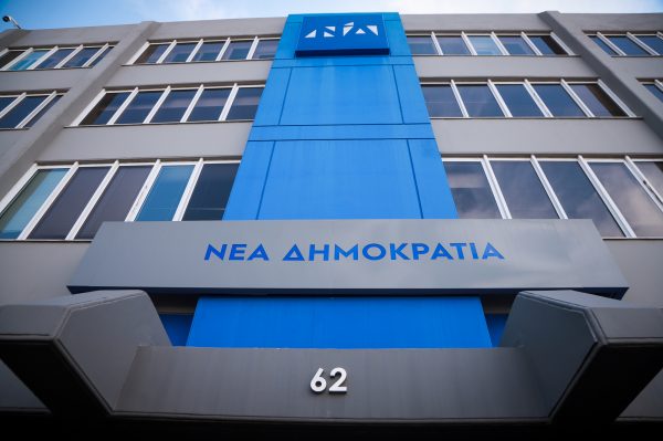 Πηγές ΝΔ για Κασσελάκη: Αφού λέει ότι αποχώρησε από τα αστακοκάραβα, ποιος έχει δανείσει τον ΣΥΡΙΖΑ;