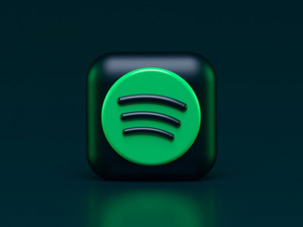 Spotify: Σουηδός συνθέτης πιάνει τις 15 δισ. ακροάσεις με 650 διαφορετικά ψευδώνυμα