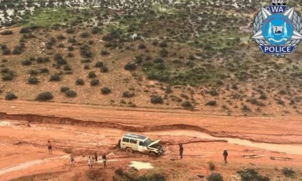 Θρίλερ στην Αυστραλία: Οικογένεια βρέθηκε ζωντανή μετά από τριήμερη έρευνα σε πλημμυρισμένη περιοχή