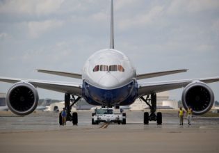 Boeing: Βουτιά στη μετοχή, ακυρώνονται παραγγελίες – Προβληματισμός και για το 787 Dreamliner