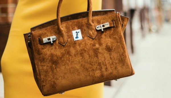 Δύο γυναίκες μηνύουν την Hermès για υστερόβουλη διάκριση