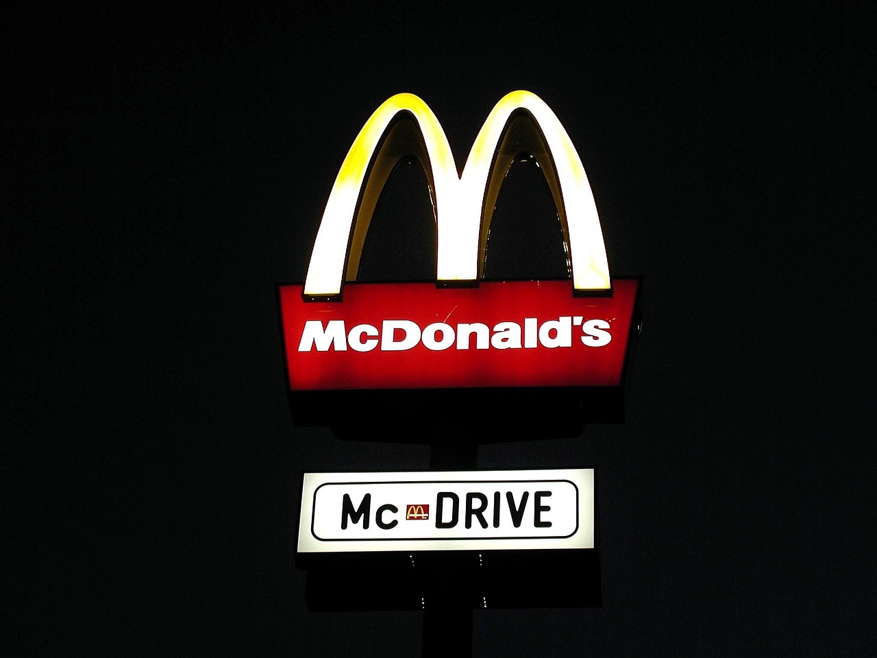 Αδύνατο να παραγγείλουν φαγητό οι πελάτες των McDonald's σε έξι χώρες - Τι συνέβη