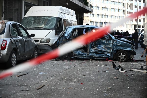 Το βενζινάδικο, η κάβα και οι βόμβες σε Πειραιά και Καλλιθέα – Πώς συνδέονται τα δύο χτυπήματα