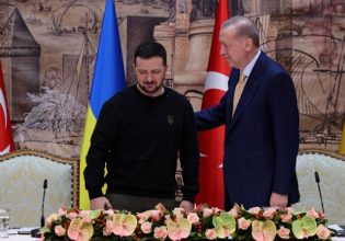 Ουκρανία: Ο Ερντογάν πρότεινε ειρηνευτικές συνομιλίες Μόσχας – Κιέβου και ο Ζελένσκι ζήτησε δίκαιη ειρήνη