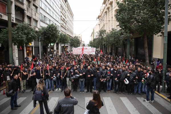 Η τελική μάχη κατά των ιδιωτικών ΑΕΙ – Σφυροκόπημα στην κυβέρνηση εντός και εκτός Βουλής