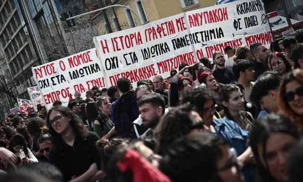 ΑΠΘ: Στα άκρα πάει την κόντρα με τους φοιτητές ο πρωθυπουργός – Διώκουν τους 49 συλληφθέντες