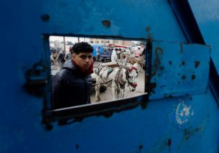Γάζα: Οι ρίψεις και οι θαλάσσιες μεταφορές δεν μπορούν να υποκαταστήσουν τη χερσαία βοήθεια
