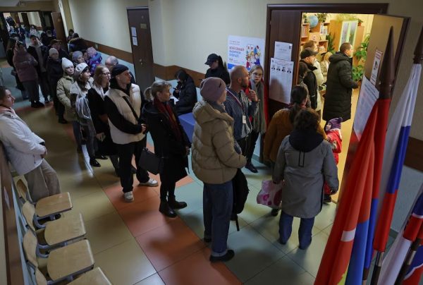 Εκλογές στη Ρωσία: Ουρές έξω από τα εκλογικά κέντρα