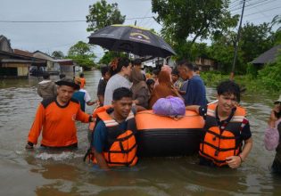 Ινδονησία: Τουλάχιστον 19 νεκροί και επτά αγνοούμενοι από τις πλημμύρες στη Δυτική Σουμάτρα