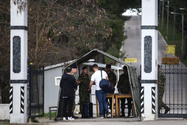 Πώς πέρασε την πρώτη μέρα στον στρατό ο Κασσελάκης – Γραφείο για… δουλειά μετά την εκπαίδευση