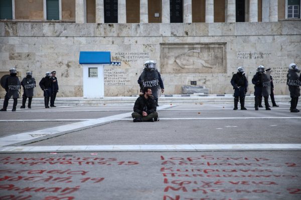 Βορίδης: Να σβηστούν τα ονόματα των θυμάτων των Τεμπών από τον Άγνωστο Στρατιώτη