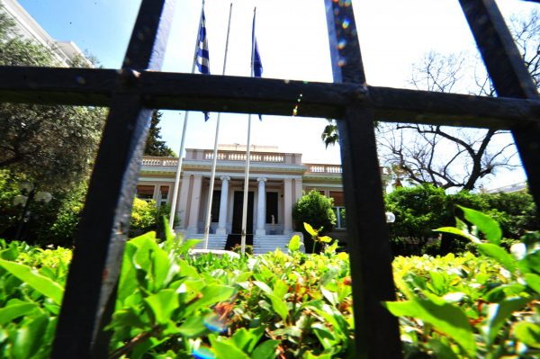 Σε δύσκολη θέση η κυβέρνηση από το «Newsletter Gate» – Πολλαπλασιάζονται τα ερωτήματα