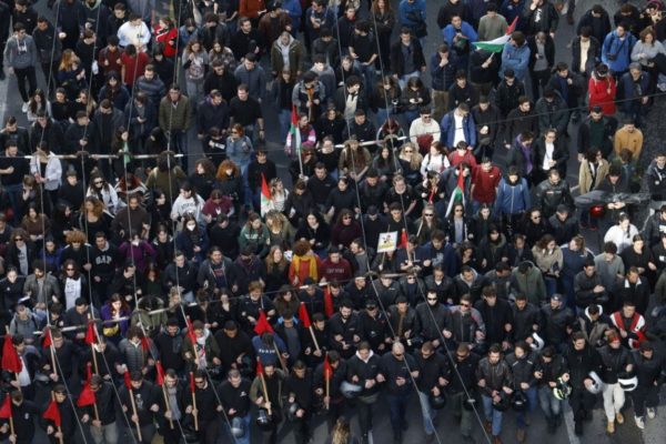 Η εμμονή με τα ιδιωτικά πανεπιστήμια, η μεταφορά του κόστους και πώς οι «καταληψίες» προάγουν την επιστήμη