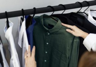 Ρούχα: Εσείς τα πλένετε πριν τα φορέσετε για πρώτη φορά; – Οι δύο λόγοι που το καθιστούν απαραίτητο
