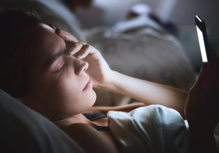 Ύπνος: Τι επιπτώσεις έχουν οι ξάγρυπνες νύχτες στην υγεία μας;