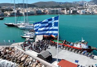 Επέτειος 25ης Μαρτίου: Υψώθηκε τεράστια ελληνική σημαία στο λιμάνι της Χίου – Δείτε βίντεο