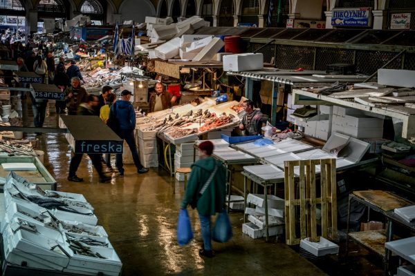 Καθαρά Δευτέρα… βαθιάς ψύξης – Καταναλωτές σε αναζήτηση φθηνότερων προϊόντων