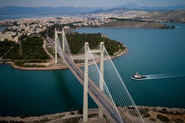 Εύβοια: Νεαρός έπεσε από την υψηλή γέφυρα της Χαλκίδας – Νοσηλεύεται στο νοσοκομείο