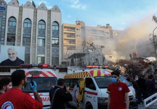 Live: «Η απάντησή μας θα είναι σκληρή», λέει ο Ιρανός πρέσβης στη Συρία μετά από το φονικό ισραηλινό χτύπημα