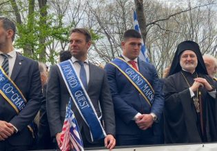 Νέα Υόρκη: Στην παρέλαση και τη δοξολογία ο Στέφανος Κασσελάκης – Διάβασε το «πιστεύω»