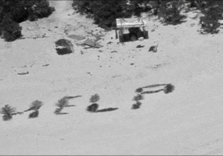 ΗΠΑ: Ναυαγοί στον Ειρηνικό σώθηκαν γράφοντας «βοήθεια» με… φοινικόφυλλα