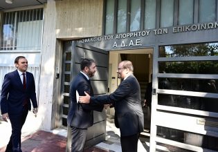 Επανέρχεται με κρότο το σκάνδαλο των υποκλοπών – Στην ΑΔΑΕ ο Νίκος Ανδρουλάκης