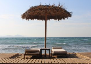 Διακοπές: Απαγορευμένες και φέτος οι διακοπές για τους Έλληνες