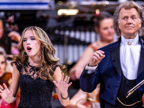 Emma Kok & Andre Rieu: Το 16χρονο ταλέντο, ο κορυφαίος σολίστ και η σοβαρή ασθένεια – Η ιστορία που καθηλώνει